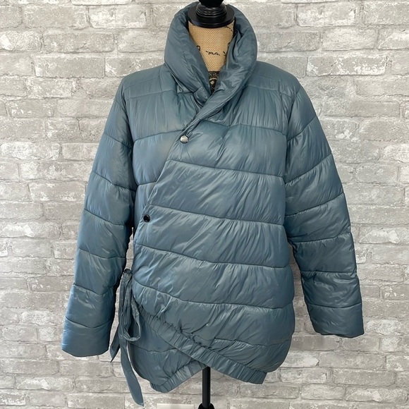 Universal Standard Kanda Puffer Coat - Picture 1 of 11